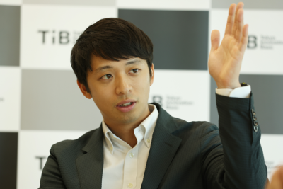 メンタリング後にインタビューを受ける小川さん